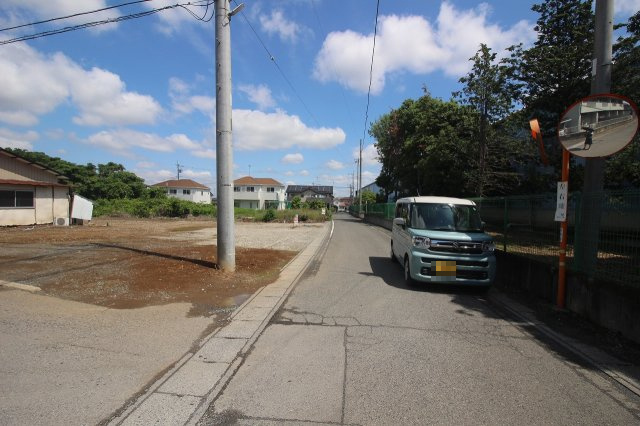 《分譲地》古河市諸川　全2区画の前面道路含む現地写真|東側道路（2025年5月撮影）