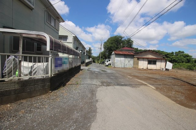《分譲地》古河市諸川　全2区画の前面道路含む現地写真|南側道路（2025年5月撮影）