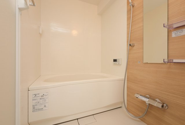 コスモ守山四番館　天然木フルリノベーションの浴室|綺麗に使用されています