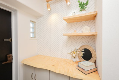 【玄関】 | コスモ守山四番館　天然木『耳』つきフルリノベーション | シューズボックス上にも天然木を使用しています