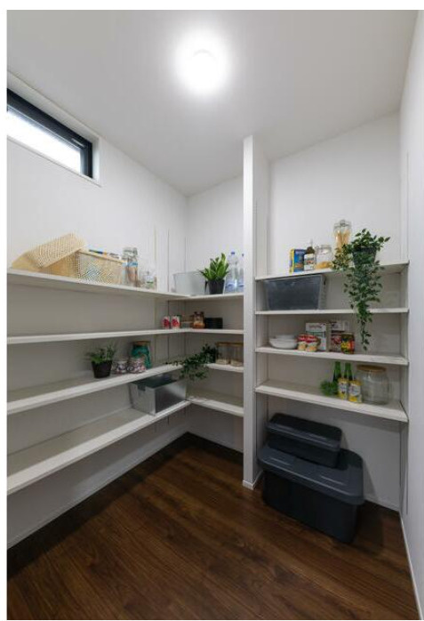 西条市樋之口　2階建の収納