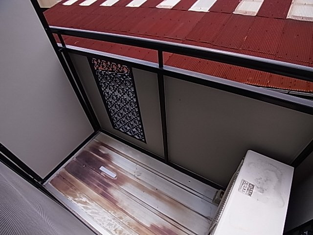 神戸市須磨区東町２丁目のアパートのバルコニー