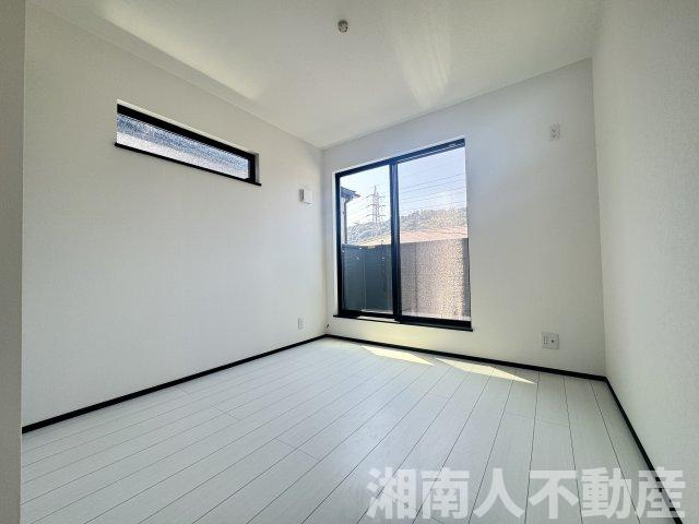 鎌倉市今泉３丁目新築戸建の洋室|落ち着いた色調の洋室です