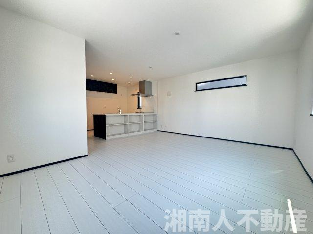 鎌倉市今泉３丁目新築戸建の居間・リビング|ゆったり過ごせるリビングです