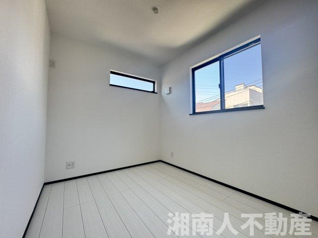 鎌倉市今泉３丁目新築戸建の洋室|明るい洋室です