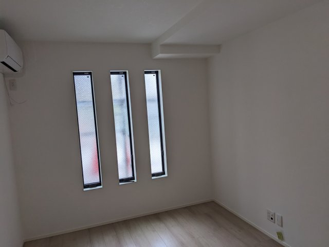 神戸市須磨区桜木町２丁目のアパートの居間・リビング|写真は建築中のモデル住戸（102）の画像です