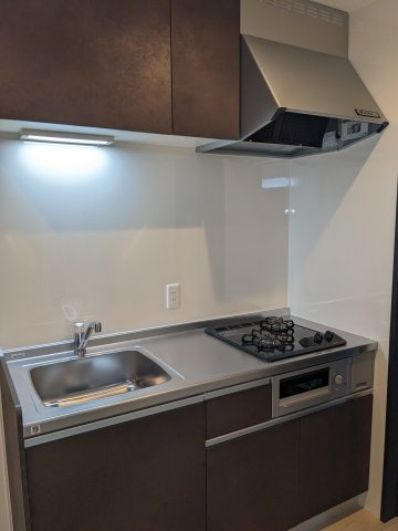 神戸市須磨区桜木町２丁目のアパートのキッチン|写真は建築中のモデル住戸（102）の画像です