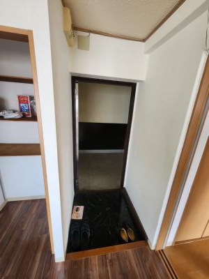 うずまさハイツの玄関