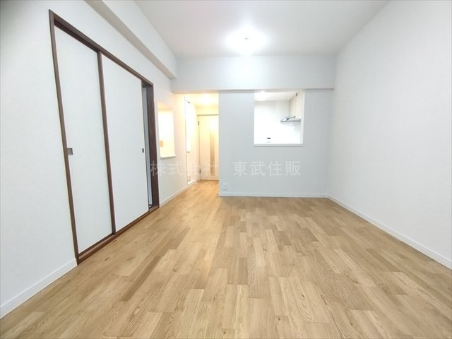 【居間・リビング】 | コスモ鶴瀬 | 開放感があり日当たり良好です