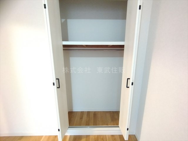 【収納】 | コスモ鶴瀬 | 洋室5.8帖北西側収納