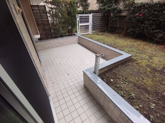 【バルコニー】 | コスモ鶴瀬 | 広々としたテラスです