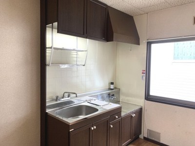 【キッチン】 | コーポラスさとうB棟 | 吊戸棚付き