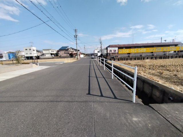 ６４７００　瑞穂市牛牧土地の前面道路含む現地写真|北側瑞穂市道　幅員6.7ｍ