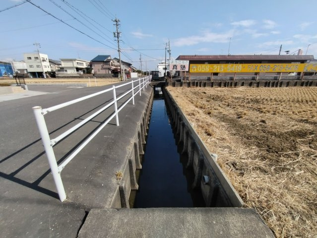 ６４７００　瑞穂市牛牧土地の外観|北側道路との間に水路があり、新しく通路橋を設置する必要があります