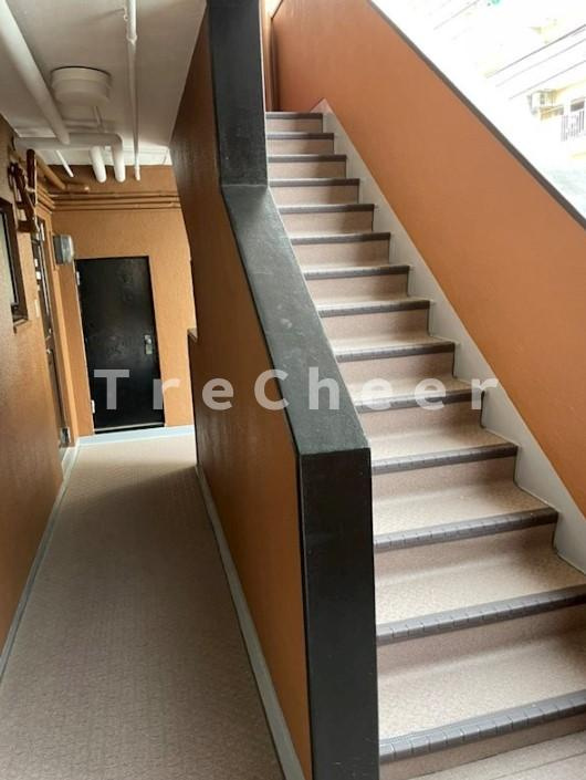 花月マンションのエントランス