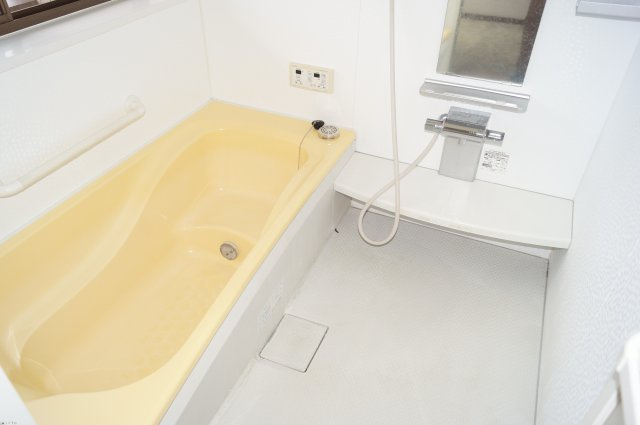 見附市学校町2丁目　中古住宅の浴室