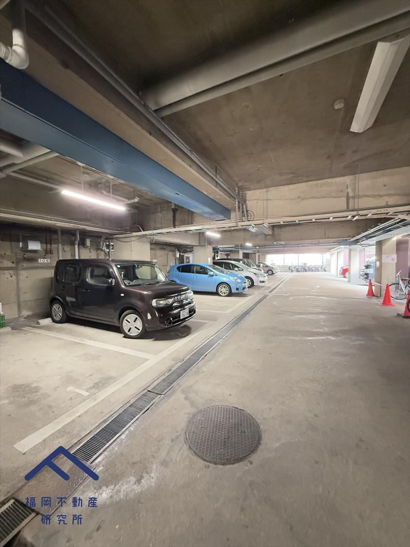 皐月マンション那の川の駐車場