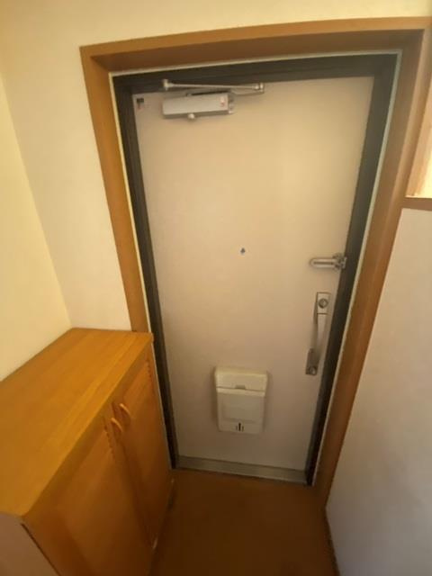 名谷六団地三一号棟の玄関