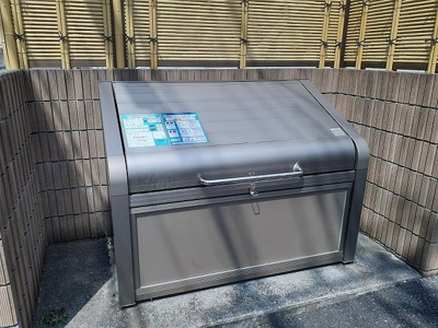 【その他共用部分】 | ピュア・グリーン | 敷地内ごみ置き場でごみ出しもらくらく～♪忙しい社会人さんや学生さんにもうってつけ！