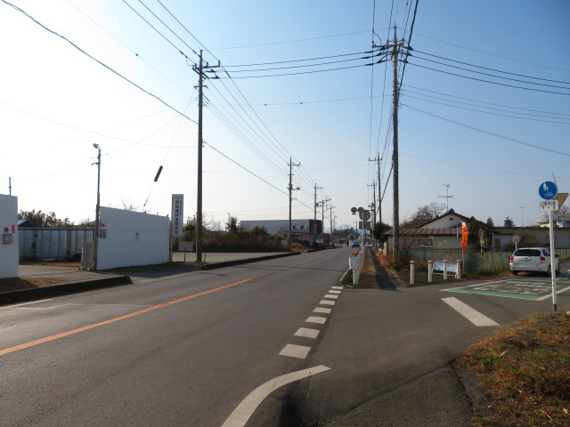 東松山市大字新郷の倉庫の周辺