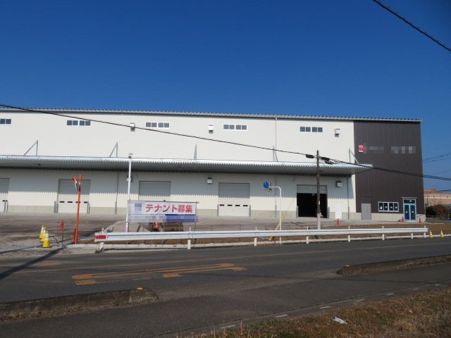 東松山市大字新郷の倉庫の外観
