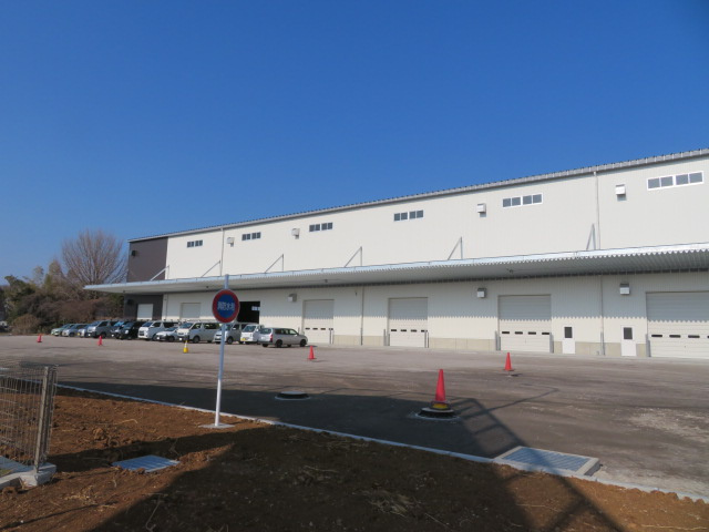 東松山市大字新郷の倉庫の外観
