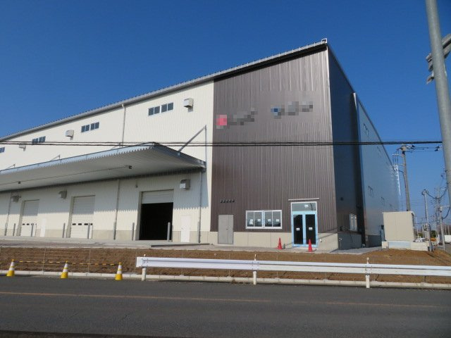 東松山市大字新郷の倉庫の外観