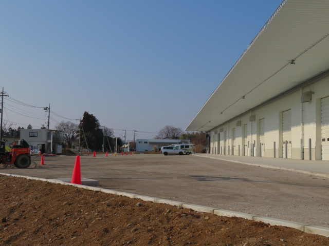 東松山市大字新郷の倉庫の駐車場