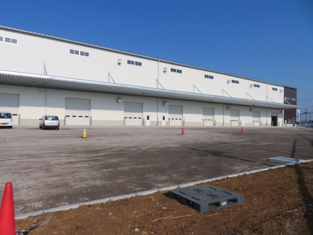 東松山市大字新郷の倉庫の駐車場
