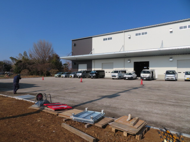 東松山市大字新郷の倉庫の駐車場