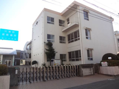【周辺】 | リラフォート弥生・ | 松山市立余土小学校 991m