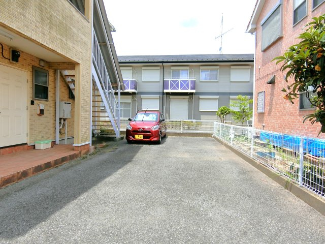 フローラルイタクラの駐車場