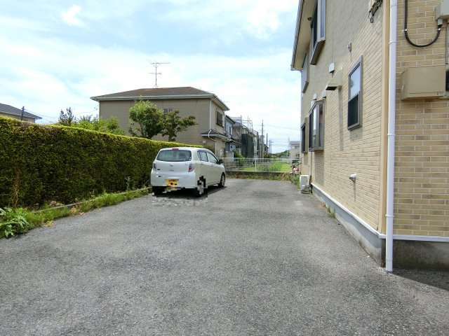 フローラルイタクラの駐車場