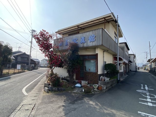 丹原町願連寺　住居付店舗の外観
