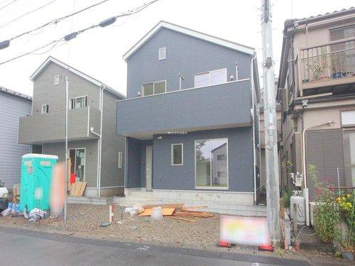 富士見市上沢１丁目の新築一戸建の外観|◇外観◇ (1号棟)
2025年1月撮影
鶴瀬駅・ふじみ野駅徒歩圏内で便利！
固定階段式の小屋裏収納付き新築一戸建て全2棟！

資料請求やご見学などお気軽にお問い合わせください。
