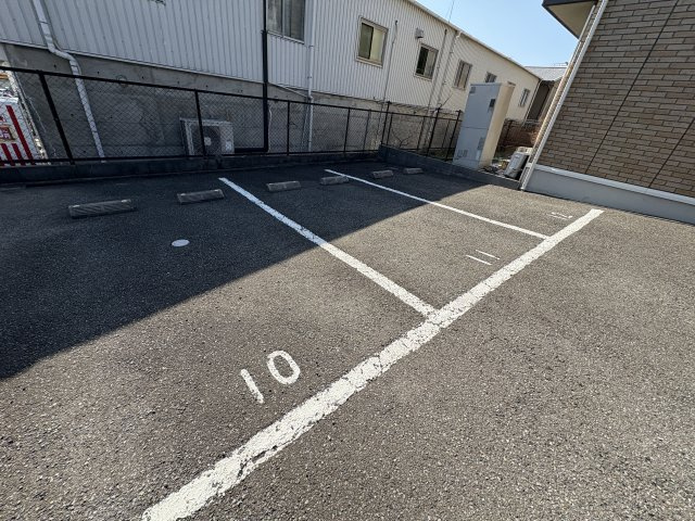 ラフィーネ林Ⅲの駐車場
