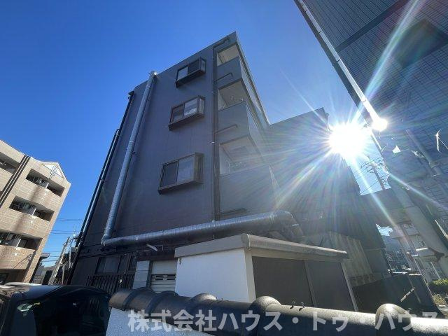 オーキスビルの外観