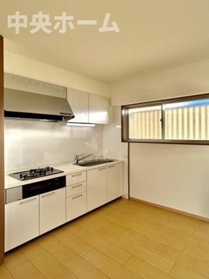 【キッチン】 | サンレイ天神橋 | ワイドで収納豊富なシステムキッチン