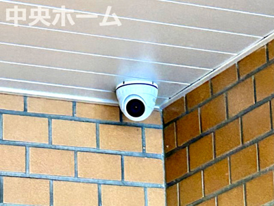 【防犯設備】 | サンレイ天神橋 | 【防犯カメラ】何かあった時の大事な証拠になることももちろんなりますが、防犯というくらいですので大事なのは防犯カメラがあることによって抑止力につながることですよね。