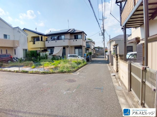 売地／富士見市諏訪1丁目の前面道路含む現地写真