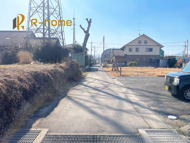 笠間市笠間6期　新築戸建て　1号棟の前面道路含む現地写真|周辺環境も併せて案内致します♪
閑静な住宅地で笑顔あふれる新生活！
ぜひ現地へお越しください♪