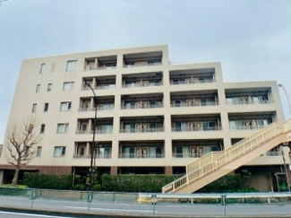 【外観】 | 鉄筋コンクリート造のがっちりとした建物。