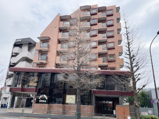 【外観】 | 手入れの行き届いた外壁やエントランスなど、「見ればわかる」レベルで清潔感を保ったマンションです。築年数を感じさせない姿で皆様をお出迎えします。～即日のご見学可能～　お問合せはお気軽にどうぞ。