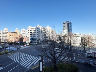 【展望】 | 眼前に広がる空の雄大さと、このお部屋の自慢の一つである「眺望」をご覧ください。毎日、この景色を独り占めできる新生活に夢が広がります。～即日のご見学可能～　お問合せはお気軽にどうぞ。
