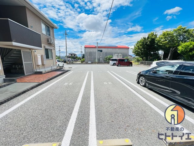 セジュール・アルジェントB棟の駐車場|駐車スペースもあります