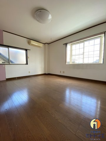 コーポ山口の洋室|落ち着いた色調の洋室です(同タイプのお部屋です)