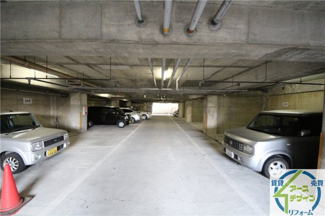 シャトー第一土山の駐車場