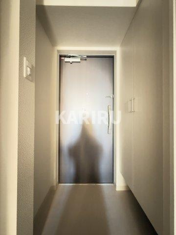 フォーリアライズ大阪イーストゲートの玄関