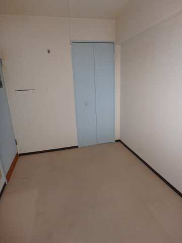コンドミニアム坂戸の洋室