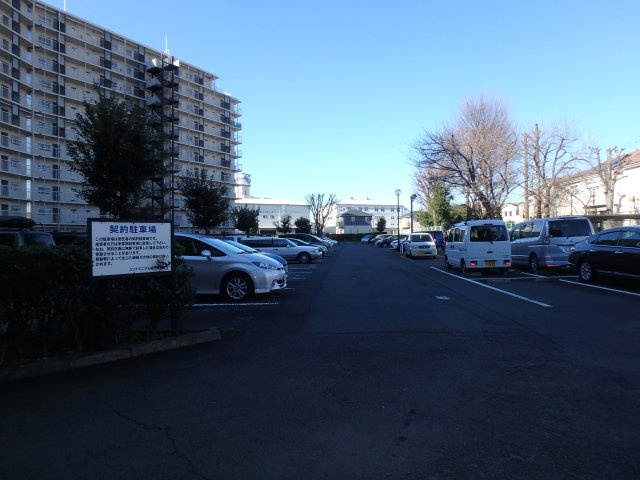 コンドミニアム坂戸の駐車場